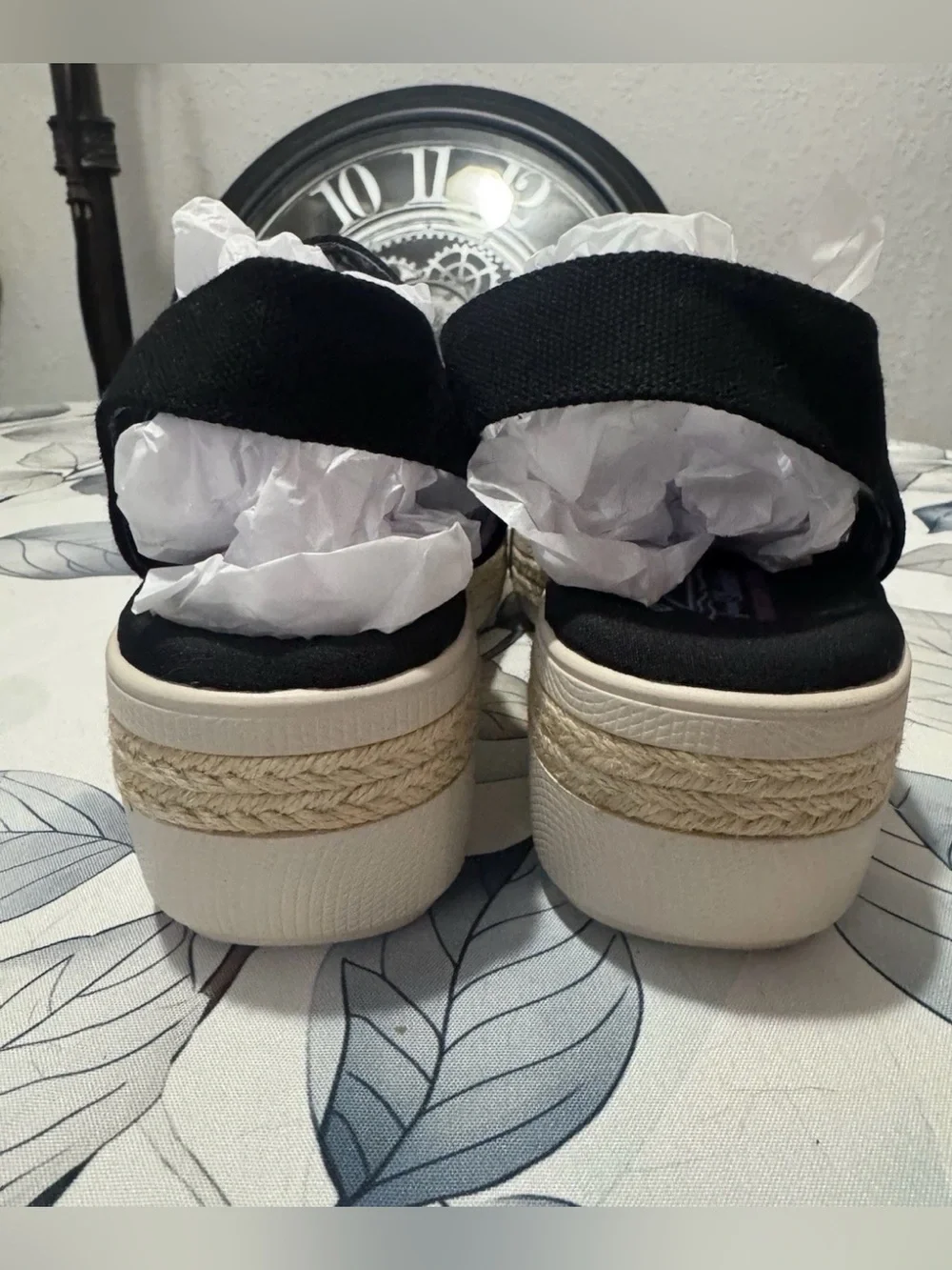 Skechers Size 9 Bobs Empress Platform Sandals. Black. Worn Once.